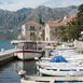 Die fjordartige Bucht von Kotor an der montenegrinischen Adriaküste gehört zum UNESCO-Weltkulturerbe und ist schon seit Jahrtausenden besiedelt. Zwischen hohen Bergen liegen mittelalterliche Städte wie Perast und Kotor, mit ihren Fischerhäfen und Ausblicken ist die "Boka kotorska" auch in der Nachsaison ein wunderbares Reiseziel.